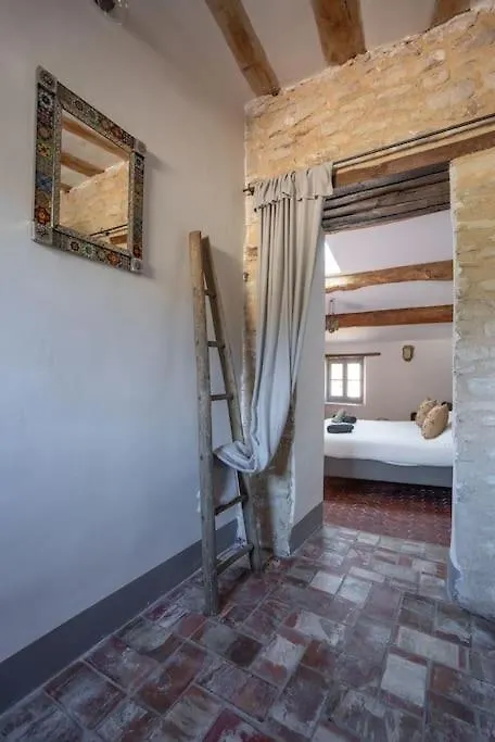 Grande Maison De Charme Au Coeur De Goult 0*,  France